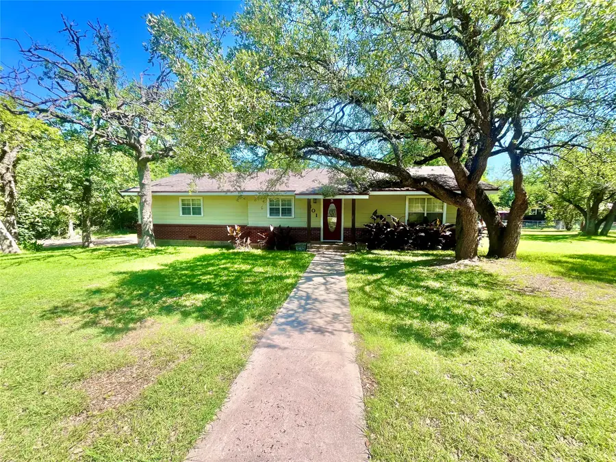 601 Navajo Trail, Hamilton, TX 76531 - #3