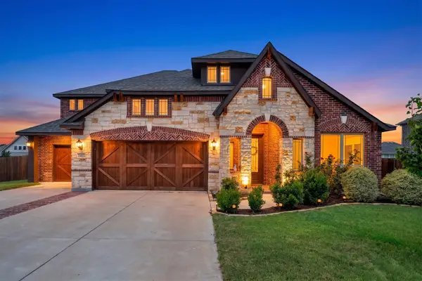 2413 Turning Leaf Lane, Midlothian, TX 76065