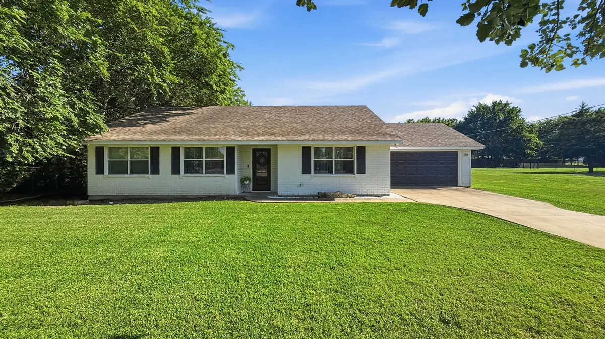 704 W Bells Boulevard, Bells, TX 75414 - #1