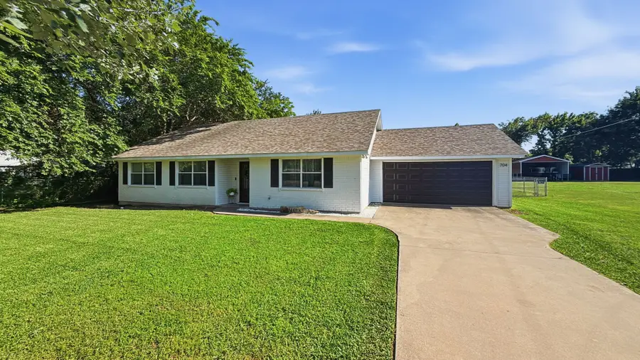 704 W Bells Boulevard, Bells, TX 75414 - #2