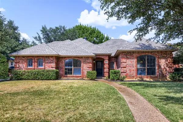 1201 St James Place, Arlington, TX 76011