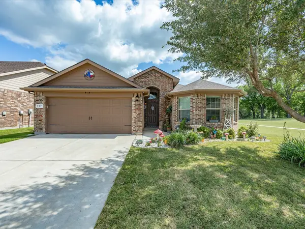 597 Creekview Drive, Azle, TX 76020