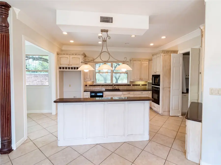 4201 Bluff View Drive, Granbury, TX 76048 - #2