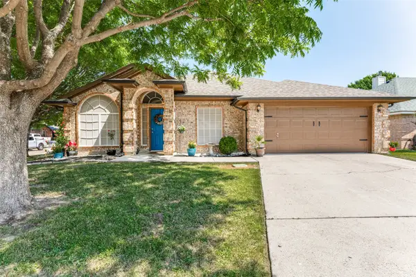 1024 Kingsley Drive, Saginaw, TX 76179