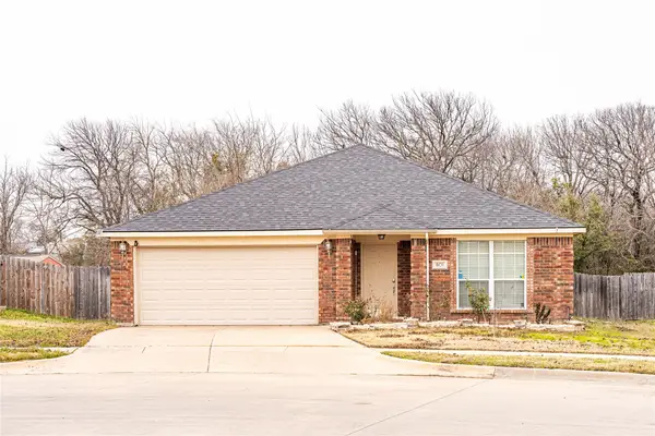 801 Deedee Creek Drive, Euless, TX 76040