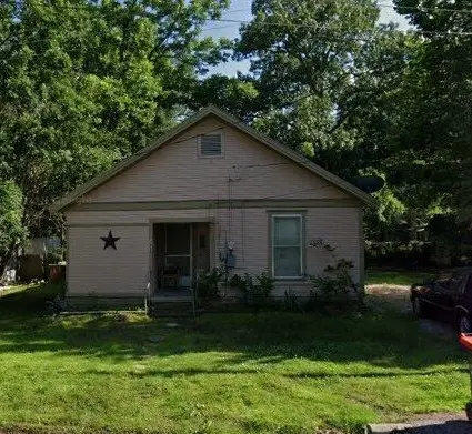1924 E Booth Street, Paris, TX 75460