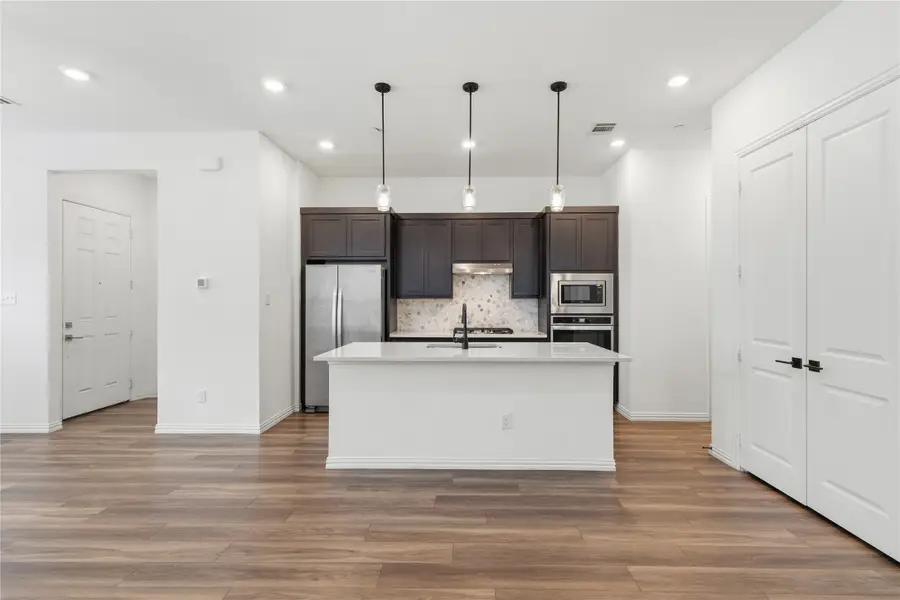 9924 Hennings Street, Irving, TX 75063 - #2