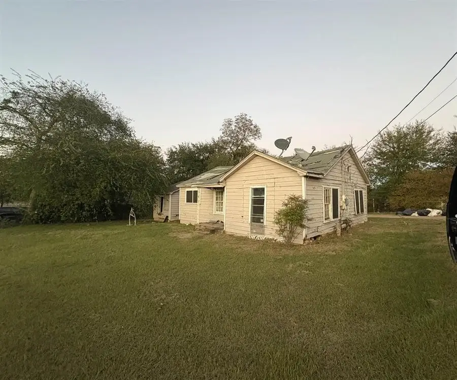 318 Terry St., Pittsburg, TX 75686 - #3