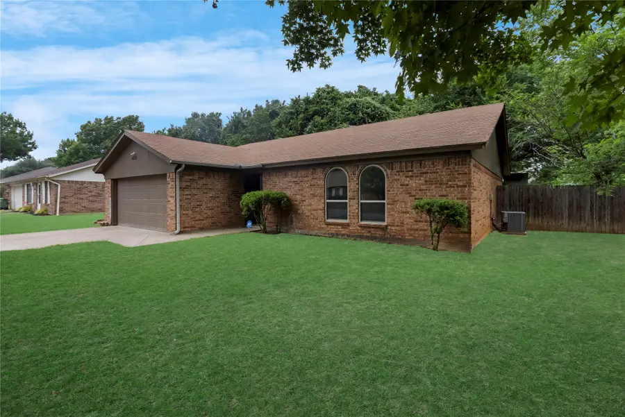 4301 Middlebrook Drive, Arlington, TX 76016 - #2