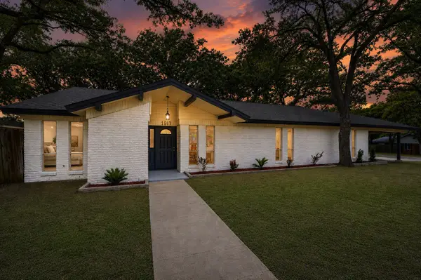 1917 Toplea Drive, Euless, TX 76040
