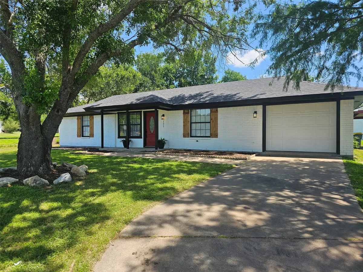 200 E Charles Street, Riesel, TX 76682 - #1