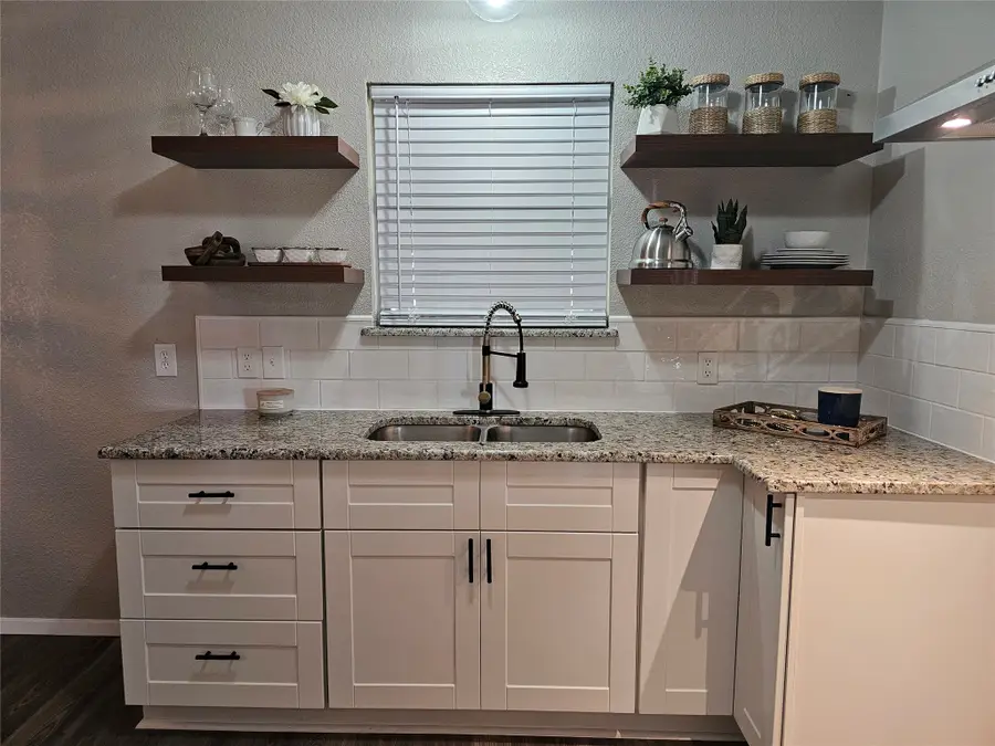 200 E Charles Street, Riesel, TX 76682 - #2