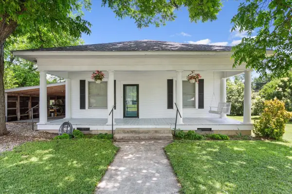 102 S Hogan Street, Holland, TX 76534