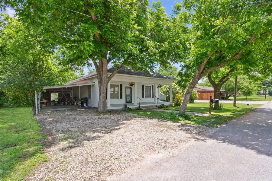 102 S Hogan Street, Holland, TX 76534 - #2