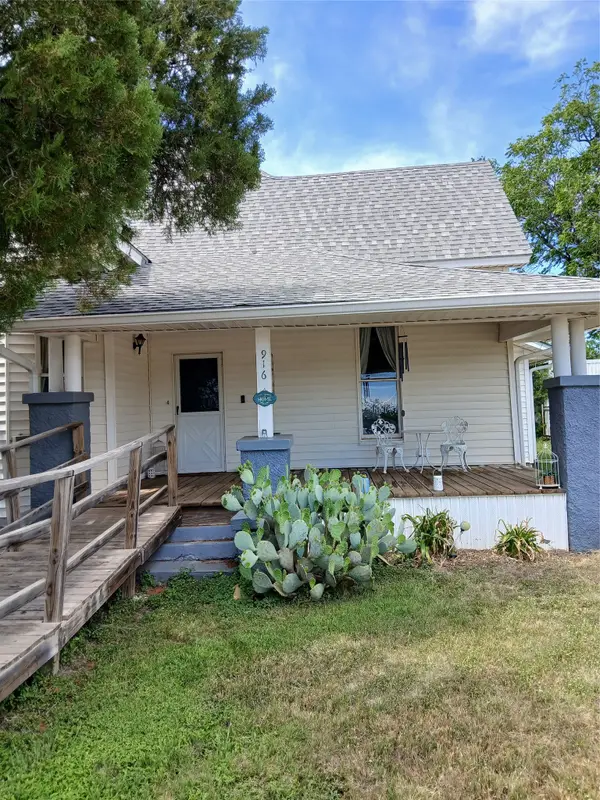 916 Austin Street, Coleman, TX 76834