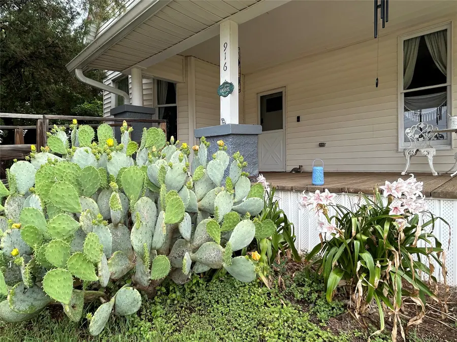 916 Austin Street, Coleman, TX 76834 - #2