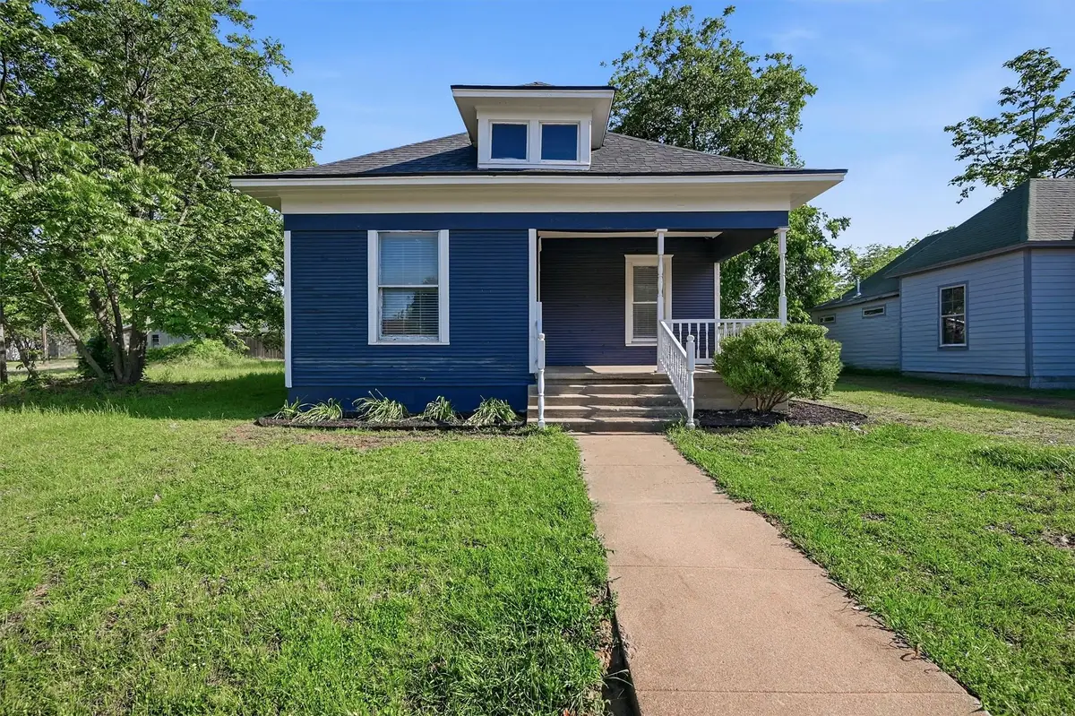 721 W Monterey Street, Denison, TX 75020 - #1