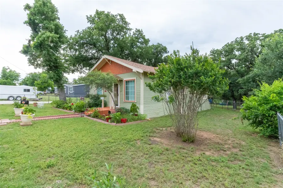 208 Frost Street, Eastland, TX 76448 - #3