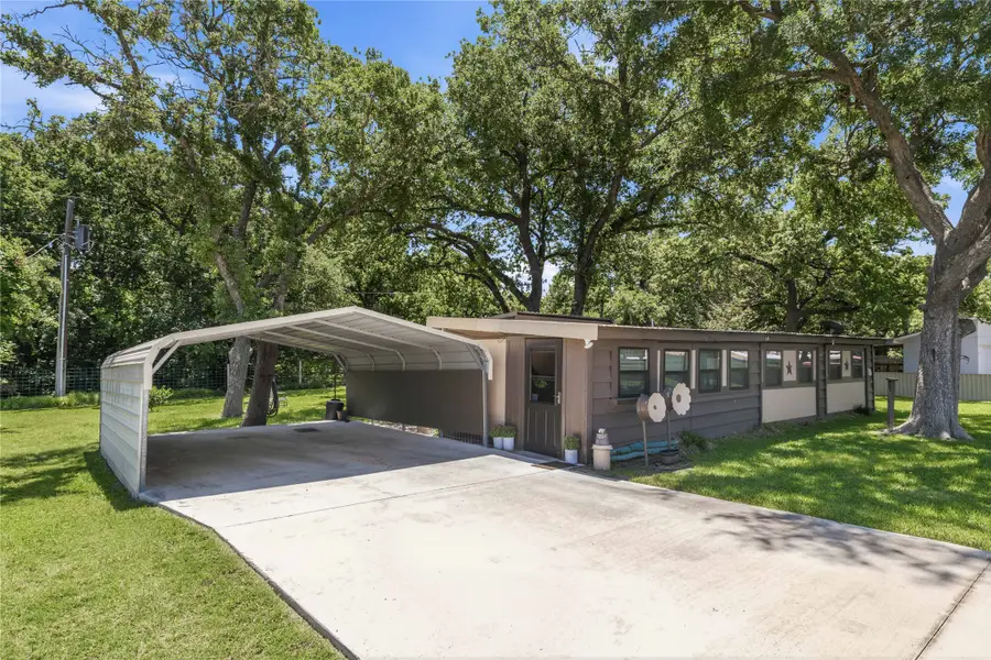 641 S Lamar Street, De Leon, TX 76444 - #2