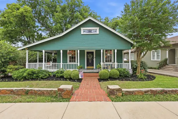 3817 Clarke Avenue, Fort Worth, TX 76107