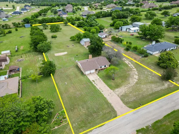 2102 Hill Top Circle, Weatherford, TX 76085