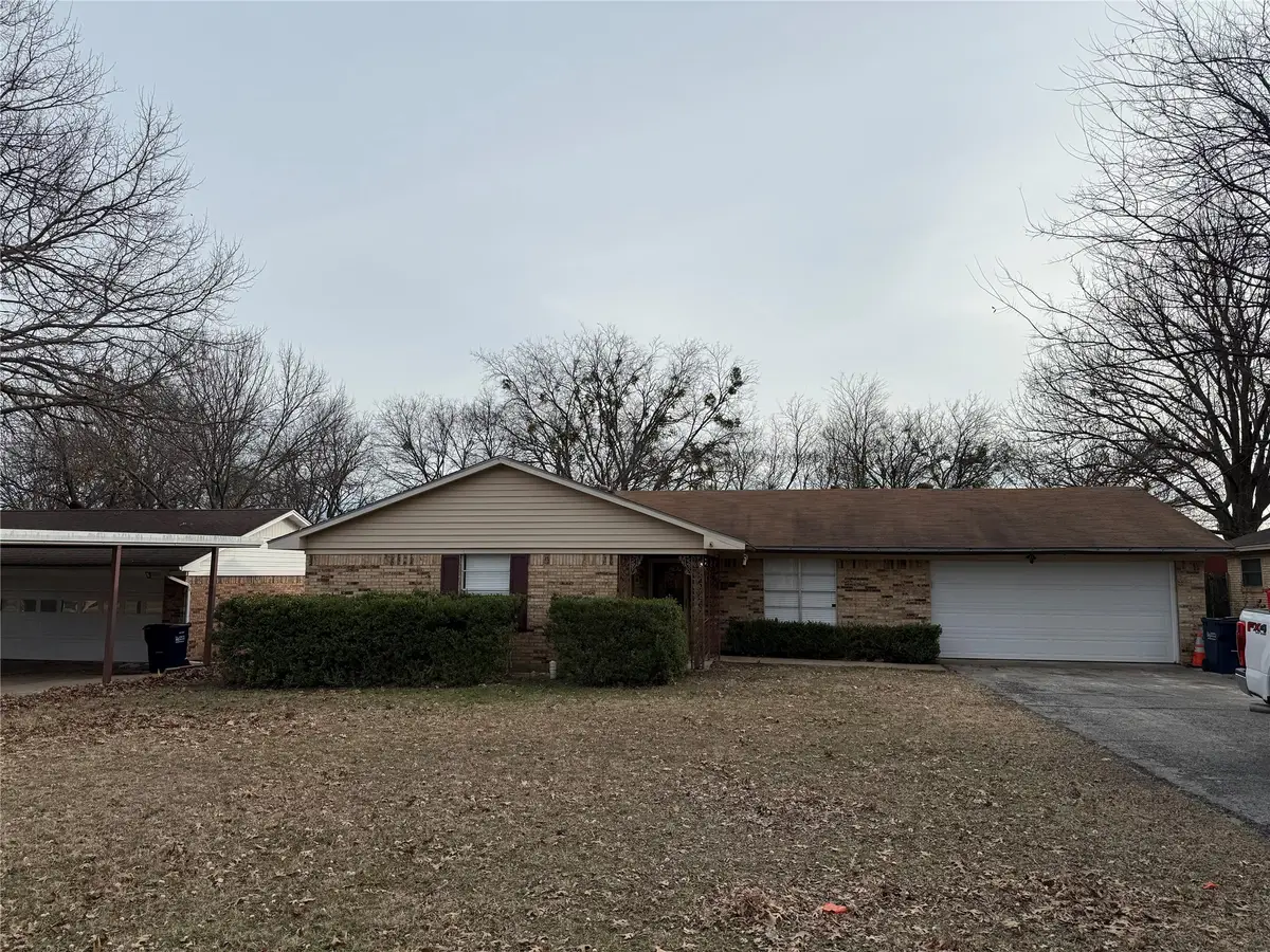 415 W Highland Drive, Whitewright, TX 75491 - #1