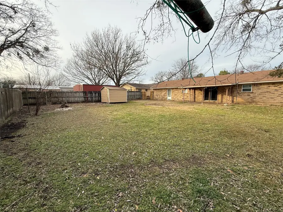 415 W Highland Drive, Whitewright, TX 75491 - #2