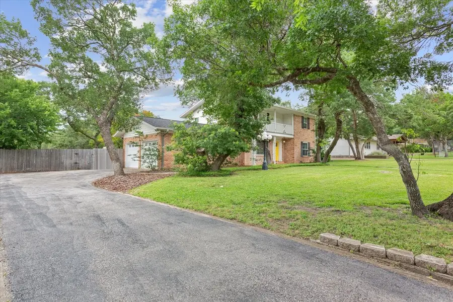 425 White Hall Road, Woodway, TX 76712 - #2