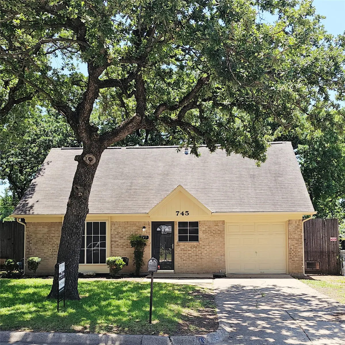 745 W Cedar Street, Hurst, TX 76053 - #1