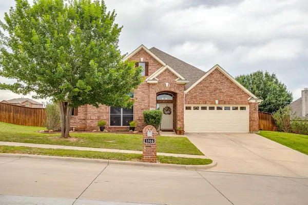 1316 Meadowlakes, Azle, TX 76020