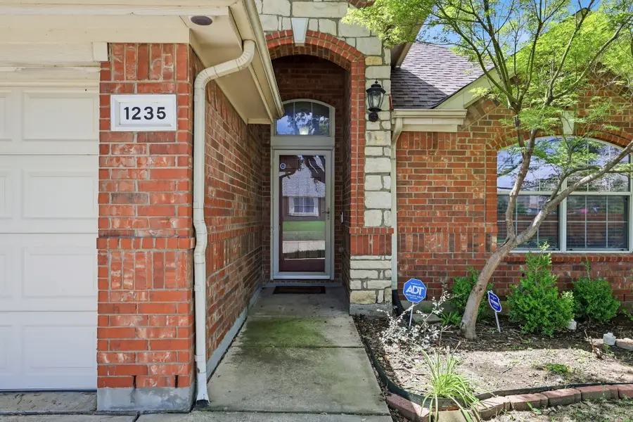 1235 Clearwater Drive, Grand Prairie, TX 75052 - #2