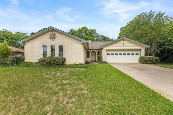 2502 Ashbury Drive, Arlington, TX 76015