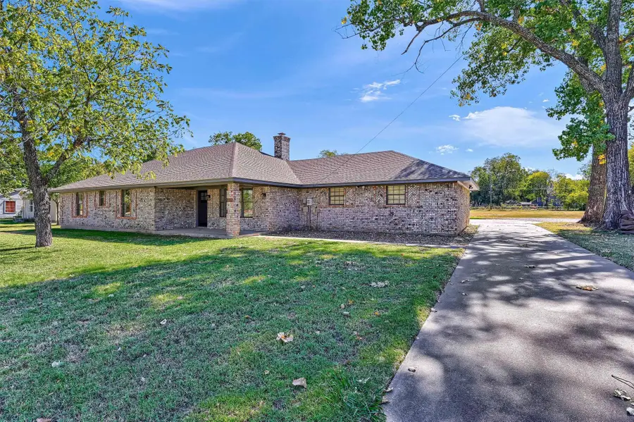 608 North Avenue, Whitesboro, TX 76273 - #3