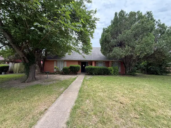 934 Live Oak Drive, DeSoto, TX 75115