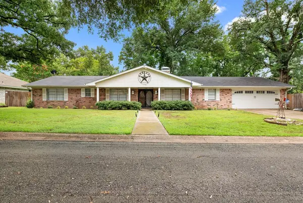 725 W Blair St, Mineola, TX 75773