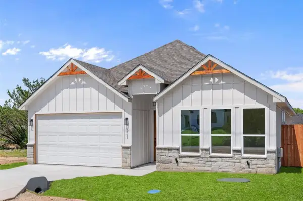 5847 Black Pine Circle, Granbury, TX 76048