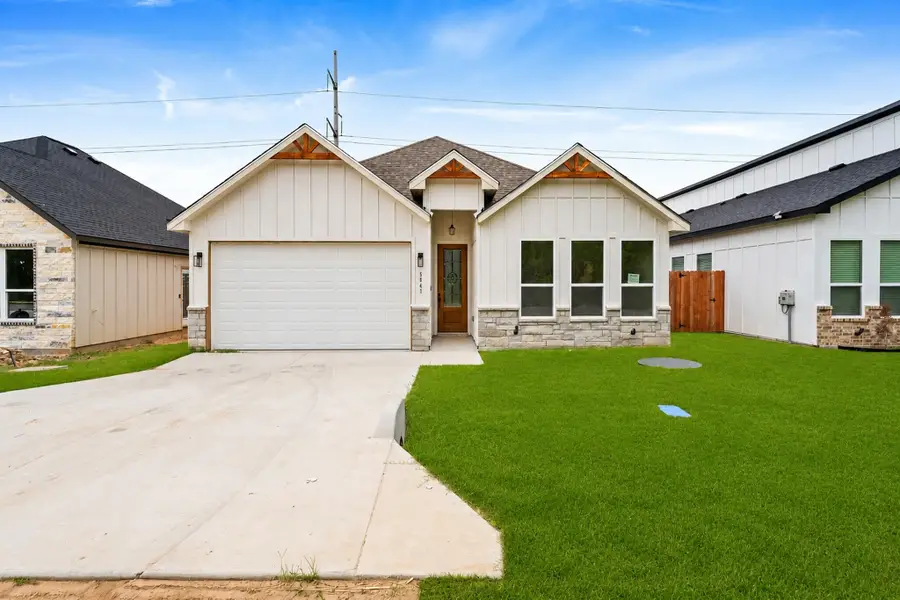 5847 Black Pine Circle, Granbury, TX 76048 - #2