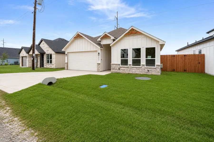 5847 Black Pine Circle, Granbury, TX 76048 - #3