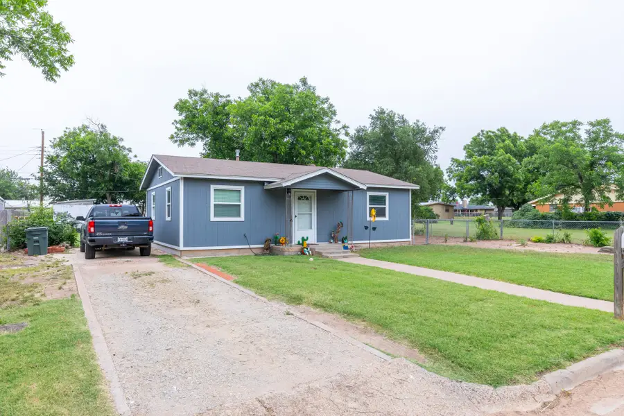 505 Fairmont Street, Clyde, TX 79510 - #3