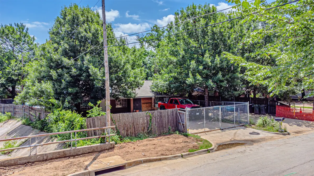 605 N Pecan Street #A and B, Arlington, TX 76011 - #1