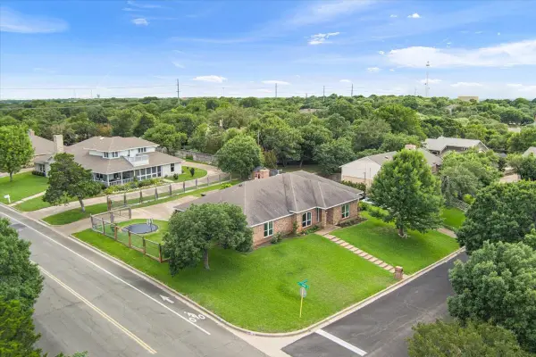 10025 Forest View Drive, Woodway, TX 76712