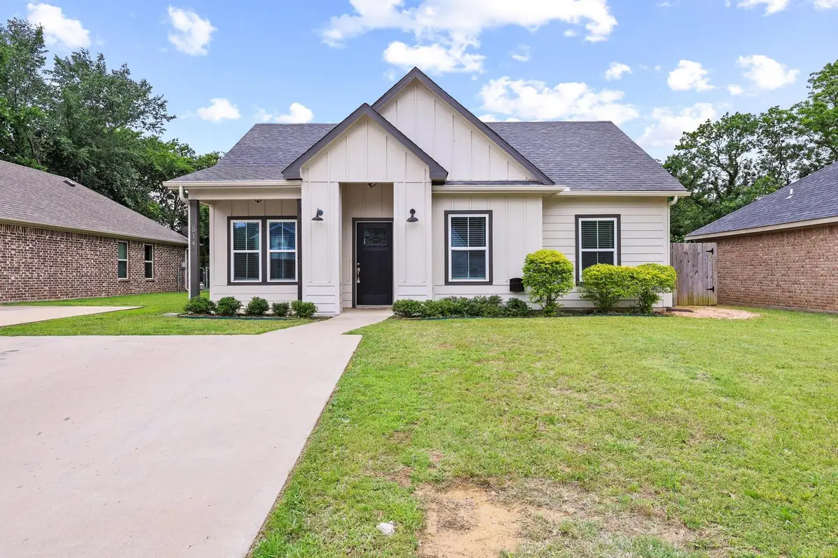 514 W Hull Street, Denison, TX 75020 - #1