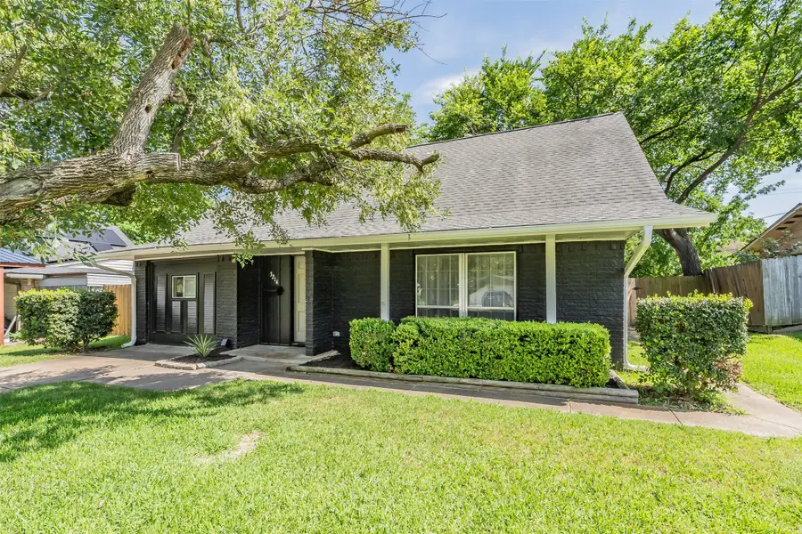 3214 Ridgeview Circle, Irving, TX 75062 - #2