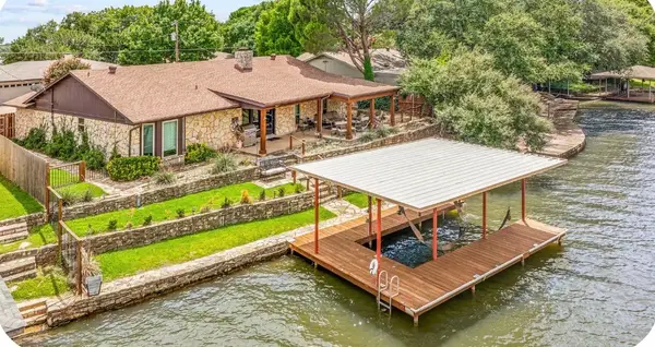 422 Granada Calle Court, Granbury, TX 76049