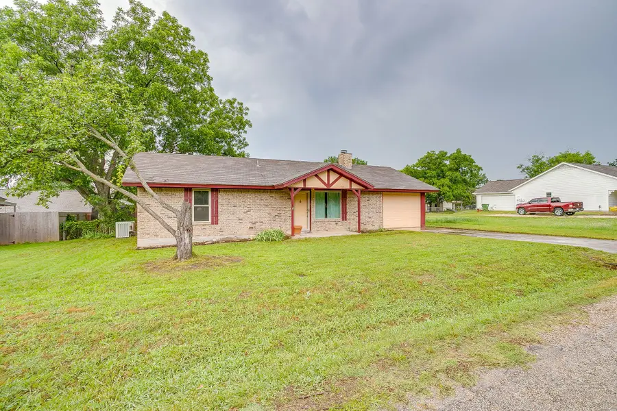 709 N Avenue B, Springtown, TX 76082 - #3