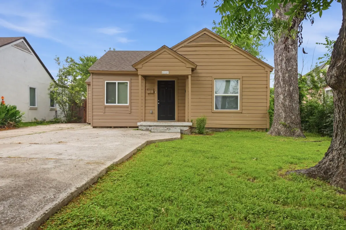 2547 Wilton Avenue, Dallas, TX 75211 - #1