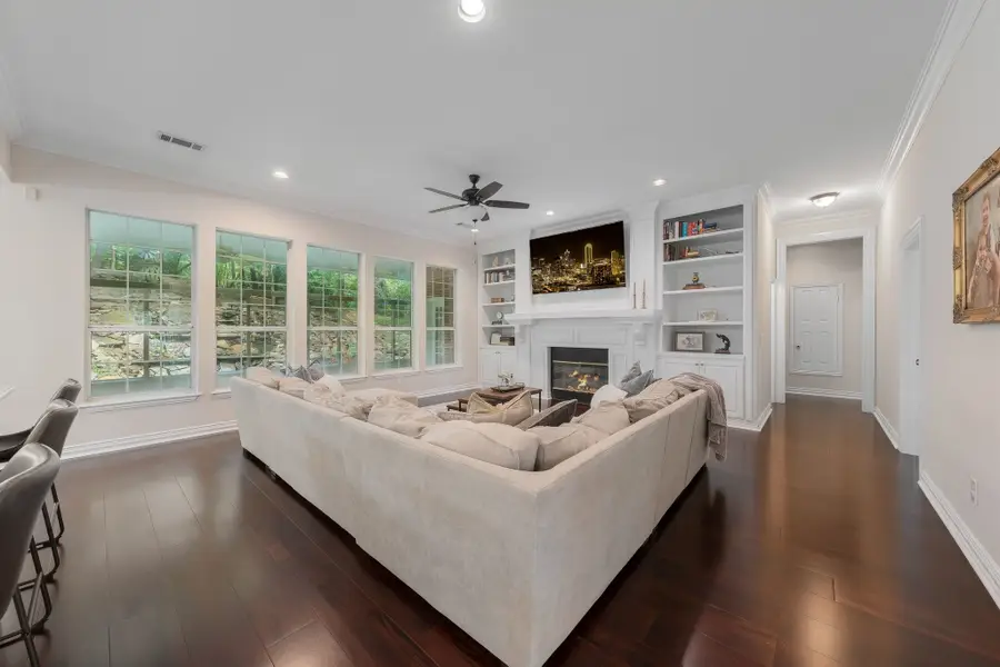 302 W Charlottesville Avenue, Colleyville, TX 76034 - #2