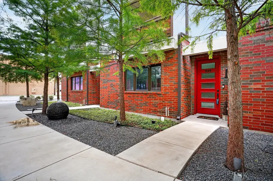 321 College Avenue, Fort Worth, TX 76104 - #2