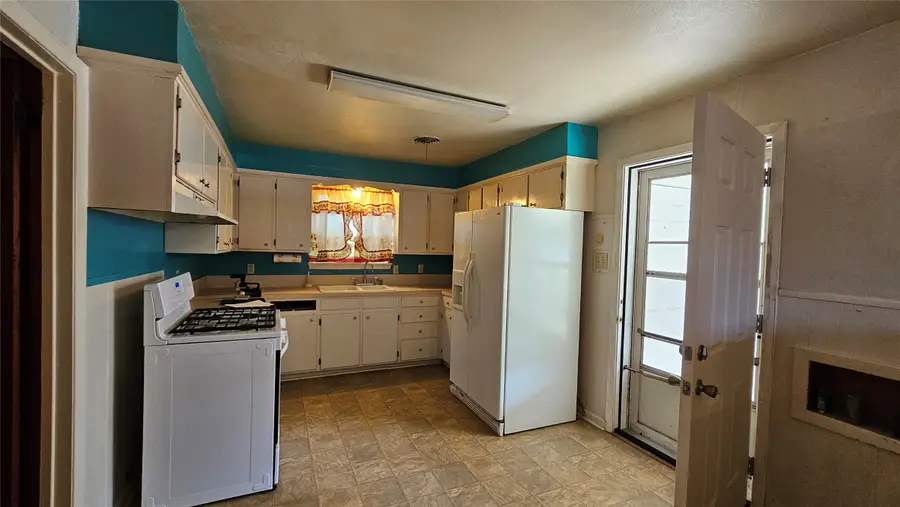 408 Buchanan Street, Whitesboro, TX 76273 - #3