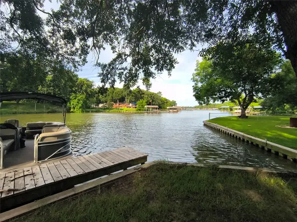 180 Arrowhead Way, Mabank, TX 75156